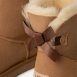 UGG Mini Bailey Bow II – Chestnut - Image 4